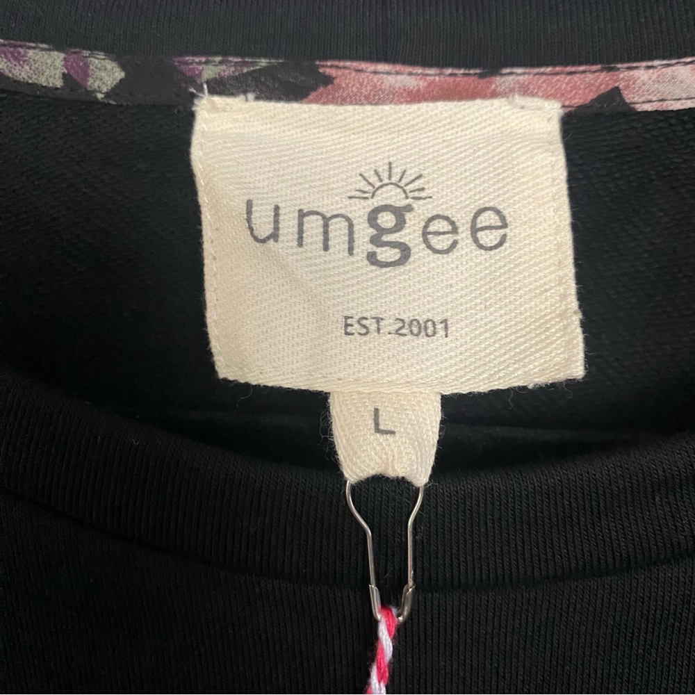 Umgee Black Short Sleeve Sequin Peace Sign Tee - Picture 5 of 7